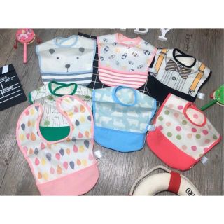 Yếm nhựa có máng tiện lợi LionBear