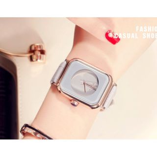 Đồng Hồ Cao CấpHộp Tặng Kèm Lắc Tay Siêu Xinh