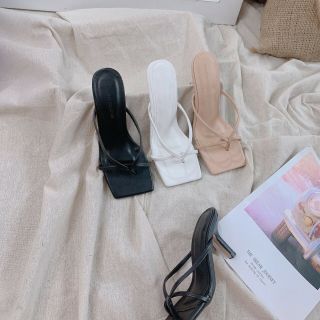 Dép kẹp cao gót quai mảnh