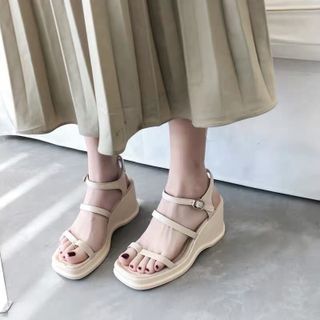 Giày sandal đế xuồng dây