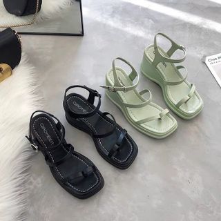 Giày sandal đế xuồng dây