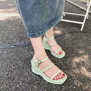 Giày sandal đế xuồng dây