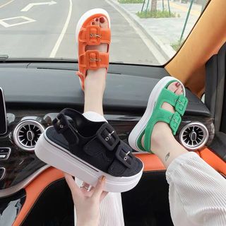 Giày sandal đế bánh mì cá tính màu độc