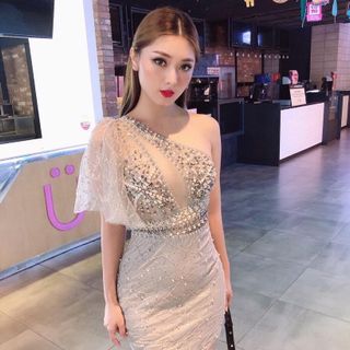 Đầm body kim sa lệch vai tay loa -MS8V