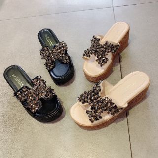 Dép xuồng x đá