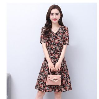 Đầm nữ cao cấp, hoạ tiết hoa cúc hot hit, sang chảnh, cổ V thanh lịch NV0385