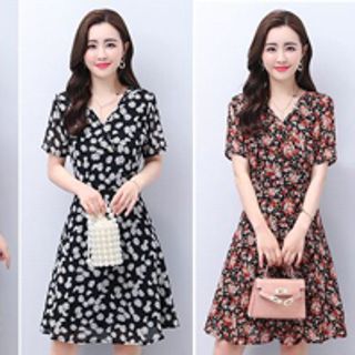 Đầm nữ cao cấp, hoạ tiết hoa cúc hot hit, sang chảnh, cổ V thanh lịch NV0385