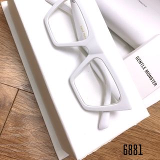 MẮT KÍNH 6881