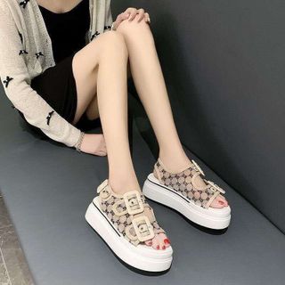 Giay sandal đế bánh mì