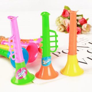 Kèn nhựa thổi kêu to đủ màu