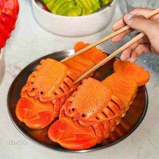 Tôm hùm cập bến, mẫu mã độc lạ đủ màu