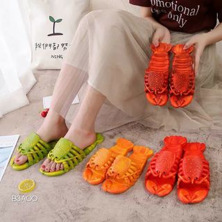 Tôm hùm cập bến, mẫu mã độc lạ đủ màu