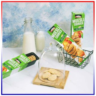 Bánh Quy Muesli Táo, Mật Ong, Hạt Óc Chó Borovets (110g/Hộp x 24 Hộp/Thùng)