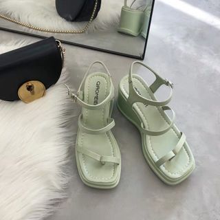 Giày sandal xuồng dây ba màu