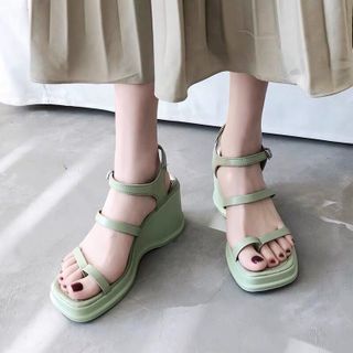 Giày sandal xuồng dây ba màu
