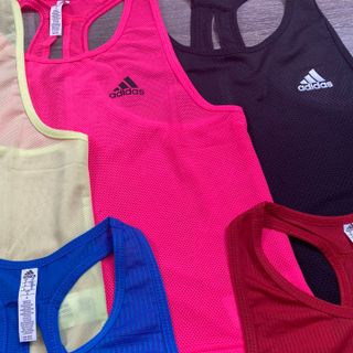 Áo Tank cắt xẻ phong cách