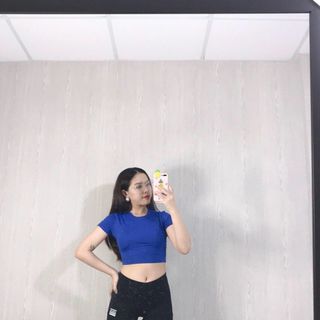 Áo crop phối chữ xăm lưng
