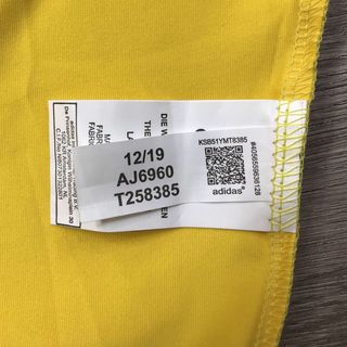 Áo crop phối chữ xăm lưng