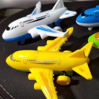 Máy bay đủ màu 7k chạy trớn