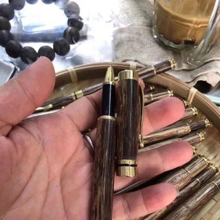 Bút sánh trầm hương. Món quà phong thuỷ đầy ý nghĩa