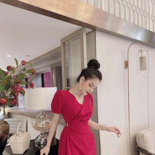 Quá xuất sắc lunnn ạ Váy đũi đính trai siêu xinhhh đây ạ 🥰 3màu - hồng, đỏ, kem. Đen 3 size SML