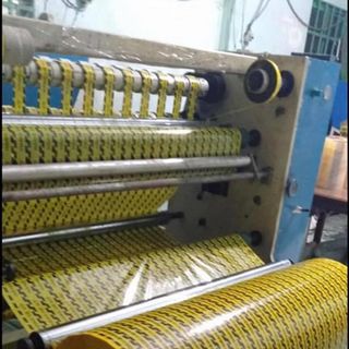 Băng keo in chữ vàng đen 5p