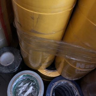 Băng keo vàng trơn dán nền