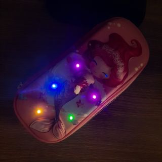 Hộp bút in hình 3D nàng tiên cá có đèn chớp thời trang cao cấp Shalla