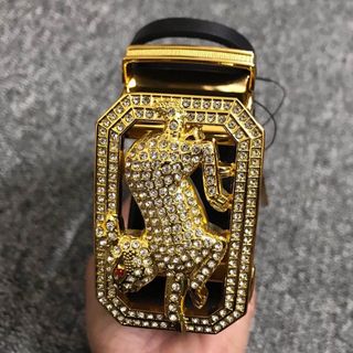 Sp: Nịt lưng nam mạ vàng 18k đính đá siêu sáng , hàng quảng châu chất liệu cao cấp da PU . Ship cod toàn quốc , kiểm tra hàng trước khi thanh toán , bảo hành 10 ngày / lỗi 1 đổi 1 không mất thêm chi phí . liên hệ dd ; ( )