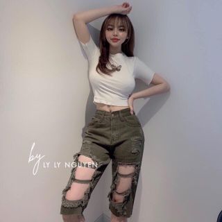 Áo croptop thêu bướm giá sỉ