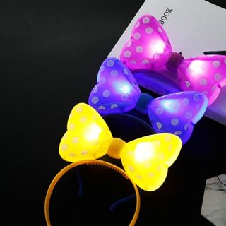 Cài tóc hình nơ có đèn có sẵn pin nhé