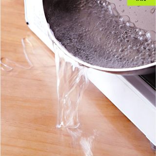Tấm trải bàn PVC trong suốt chống thấm cách nhiệt dày 2mm