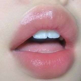 Son dưỡng có màu hồng thơm mùi trái cây rất thơm