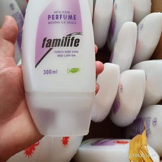 Sữa tắm cá ngựa familife