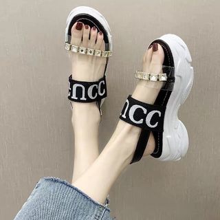Giày sandal đế thô đính đá