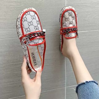 Giày sục lưới xích