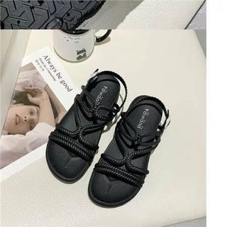 Giày sandal dây nhựa