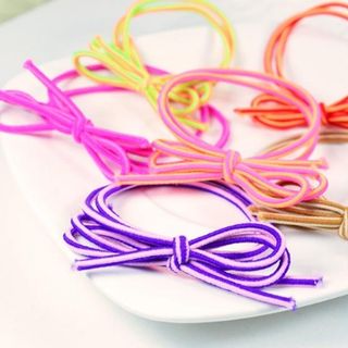 Cột tóc nhiều màu sắc