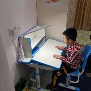 BÀN HỌC CHỐNG GÙ CHỐNG CẬN D800 PRO
