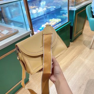 Túi đeo chéo nữ da