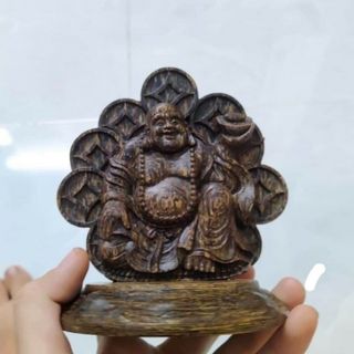 Tượng trầm hương sánh chìm