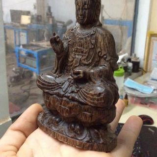 Tượng trầm hương sánh chìm