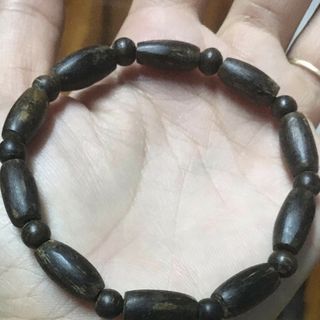 Vòng tay trầm hương cá tính