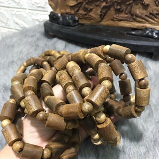 Vòng tay trầm hương cá tính