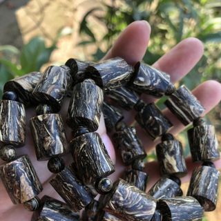 Vòng tay trầm hương cá tính