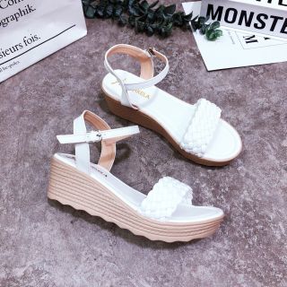 Giày sandal đế xuồng