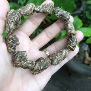 Vòng tay trầm hương mắc tử nguyên cục