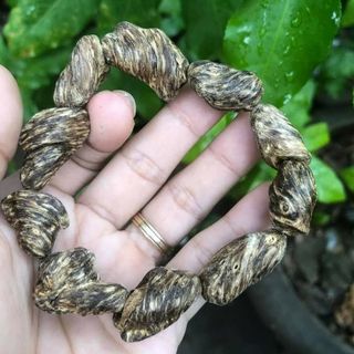 Vòng tay trầm hương mắc tử nguyên cục
