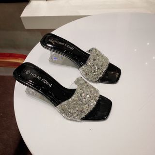 Dép cao gót kim tuyến