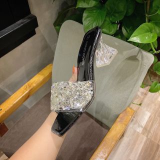 Dép cao gót kim tuyến